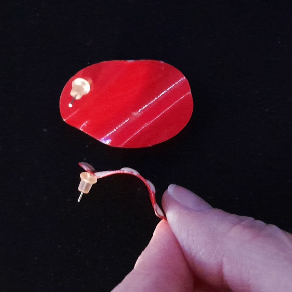 1980's Red and White Thin Metal Painted Earrings✨️2 - Picture 3 of 4